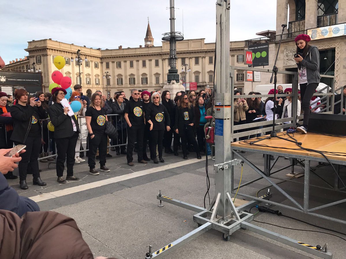 DonneInRete's tweet photo. Bellissima giornata ieri. Grazie a @JoSquillo_ per aver reso possibile tutto questo. Grazie anche a @GiusyVersace e a tutte le associazioni! https://t.co/9NA5fo0DDg