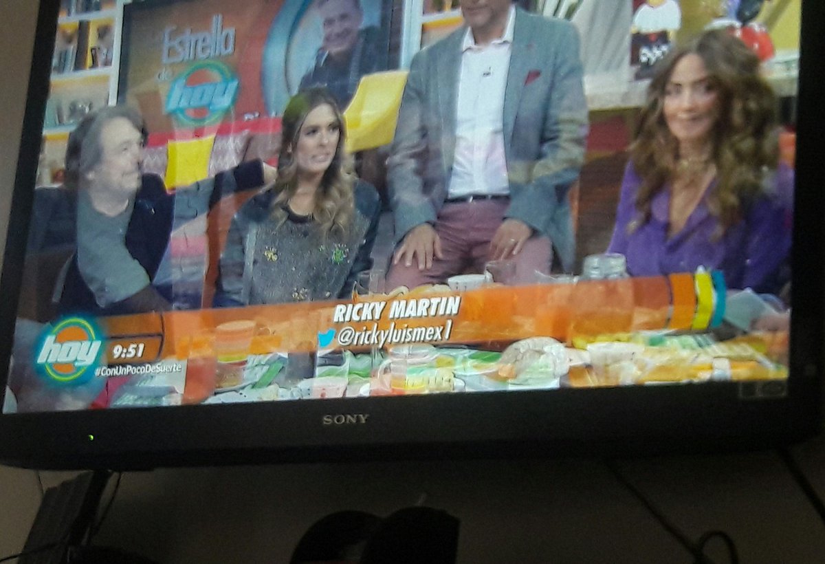 BrandonTequila's tweet photo. @programa_hoy  #ConUnPocoDeSuerte aprenderan a escribir el nombre del invitado @rickyluismex1 
#ErroresdeHumanos o #MediocridadEnMedios https://t.co/IrGljUur17