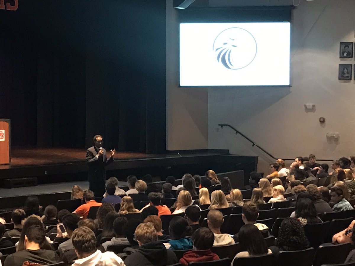 R_Mahaney's tweet photo. @MrDavidJohns helping guide our students @GreatDay2BAHawk  #engagingspeaker #vcswonderfullife #vcsspirit #teachthebabies https://t.co/IygU73fRNW