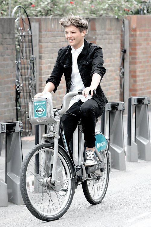 LT_1DJPUpdates's tweet photo. 【自転車】
自転車をこぐLouis❤

Eleanorとよりを戻し、大変な事がありました。重要なことは、これからもLouisのサポートをし続けることです。皆さん、これからもよろしくお願い致します。

また、彼の笑顔がプライベートで現れますように…

#LouisJP https://t.co/IK0Pqo2qPK