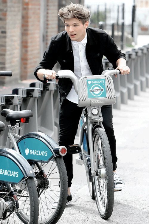 LT_1DJPUpdates's tweet photo. 【自転車】
自転車をこぐLouis❤

Eleanorとよりを戻し、大変な事がありました。重要なことは、これからもLouisのサポートをし続けることです。皆さん、これからもよろしくお願い致します。

また、彼の笑顔がプライベートで現れますように…

#LouisJP https://t.co/IK0Pqo2qPK