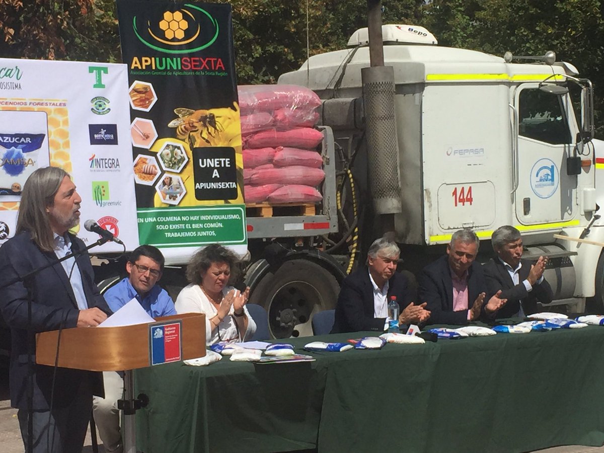 100 ton de szucar <a href="/RedApicola/">Red Apícola Nacional</a>  para las 🐝, feliz de participar en esta campaña <a href="/MachaliConecta/">MachaliConectado.cl</a> aporta 1 ton <a href="/Somos_Vecinos/">Somosvecinos</a> 2 ton y así todos