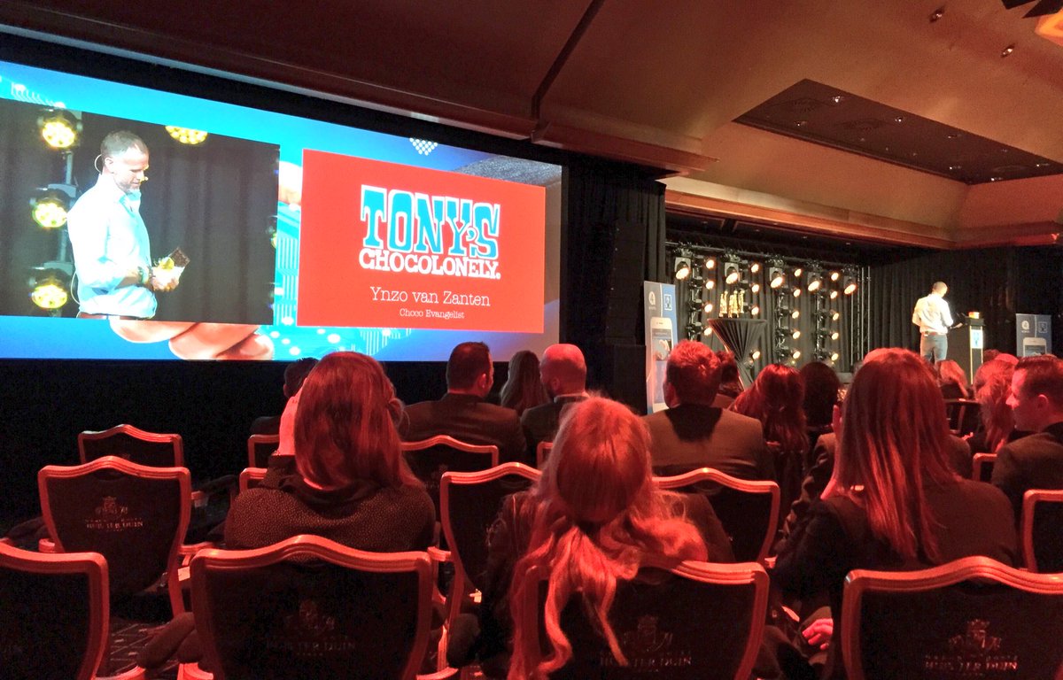Nu heb ik een leuke baan maar chocolade evangelist lijkt me ook wel iets 🍫 Wat een mooi verhaal van <a href="/TonyChocolonely/">tonyschocolonely</a> tijdens het SMA event