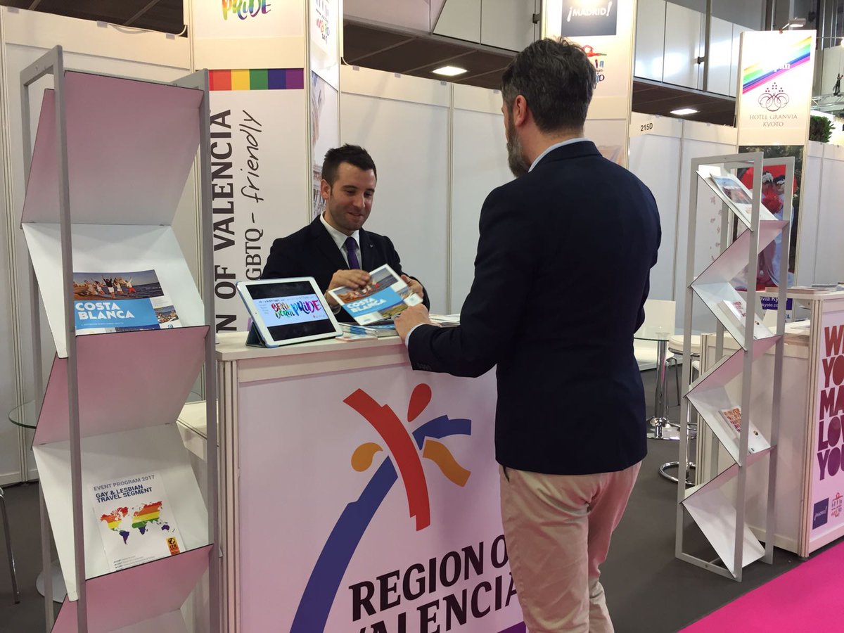 costablancaorg's tweet photo. Lo mejor del @benidormpride en el #pinkcorner de la feria @ITB_Berlin. #CostaBlanca como destino 'LGTBi friendly' - @visitbenidorm https://t.co/CxxqGMRCYc