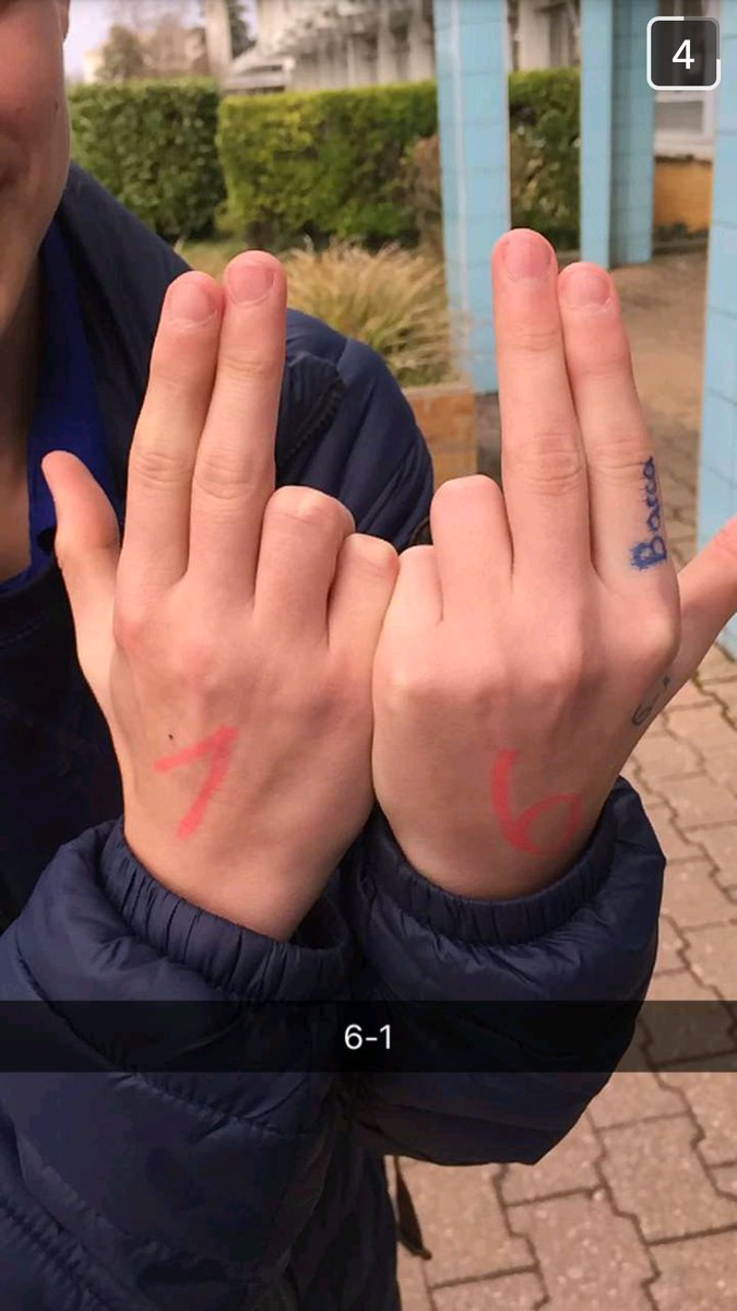 hil_samuel's tweet photo. Les supporters de Barça vous êtes des forceurs #PSGVSFCB https://t.co/ixnFzl0JlM