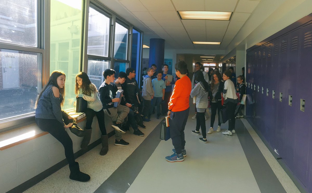 oritgately's tweet photo. @RoslynMS Ss Mannequin Challenge in the hallway #groupwork #theydiditallontheirown #Englishclassfun https://t.co/PYRn7FSwnV