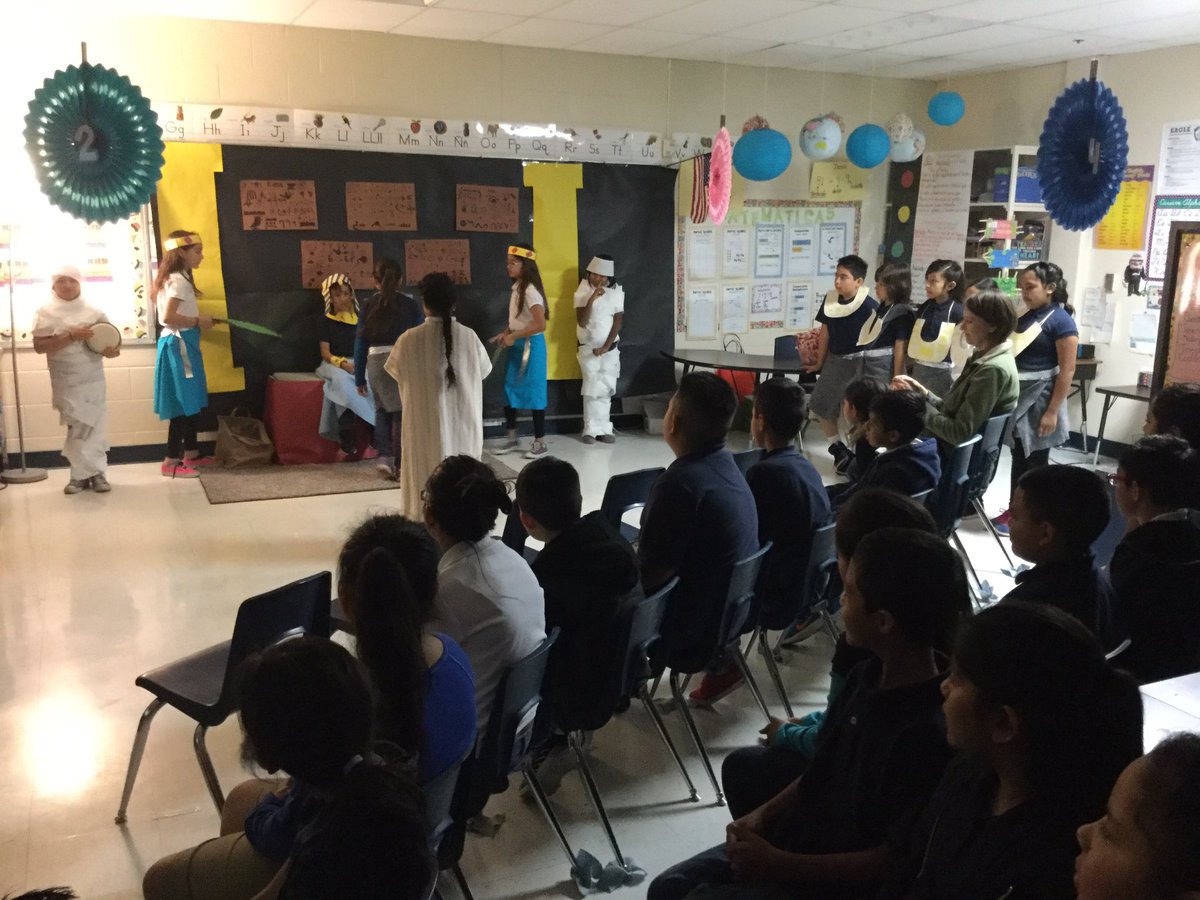 ElizabethLerma7's tweet photo. And this is how we closed our Drama unit @NISDEsparza ! #thirdgraderscanbedramatic! https://t.co/mn31xjLUwu