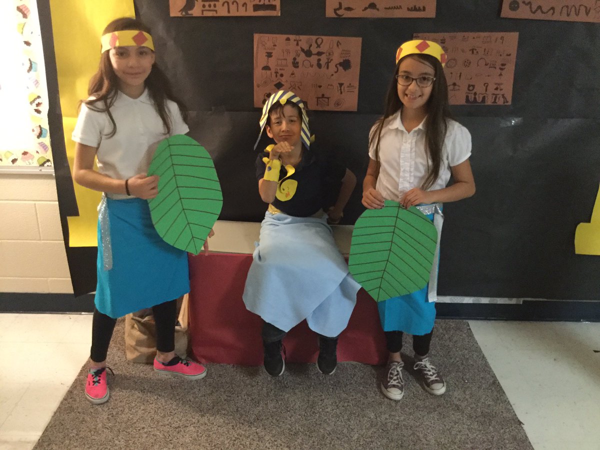 ElizabethLerma7's tweet photo. And this is how we closed our Drama unit @NISDEsparza ! #thirdgraderscanbedramatic! https://t.co/mn31xjLUwu