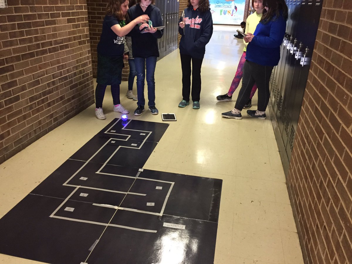 erouse_ela's tweet photo. Practicing some editing skills and coding spheros at the same time! #bmsbruins https://t.co/kfpWUH7sZF
