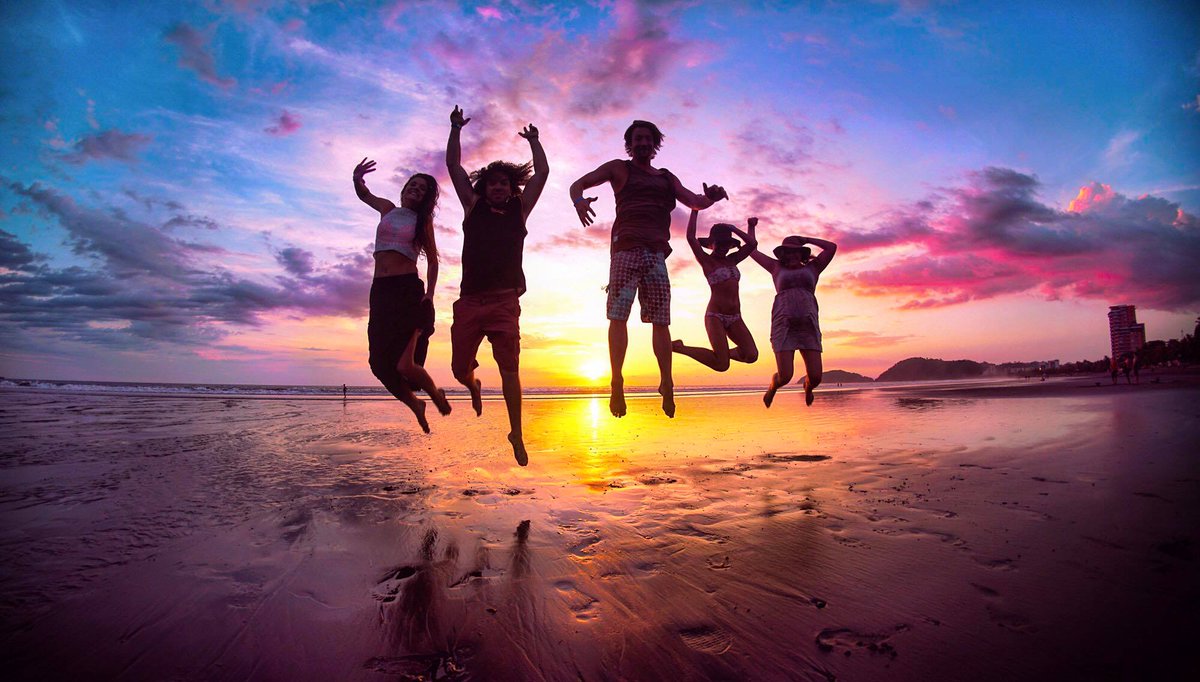 La fiesta de playa más grande del año finalmente está aquí! #JungleJam2017 empieza mañana! 

📷 <a href="/StickFigureDub/">Stick Figure</a>