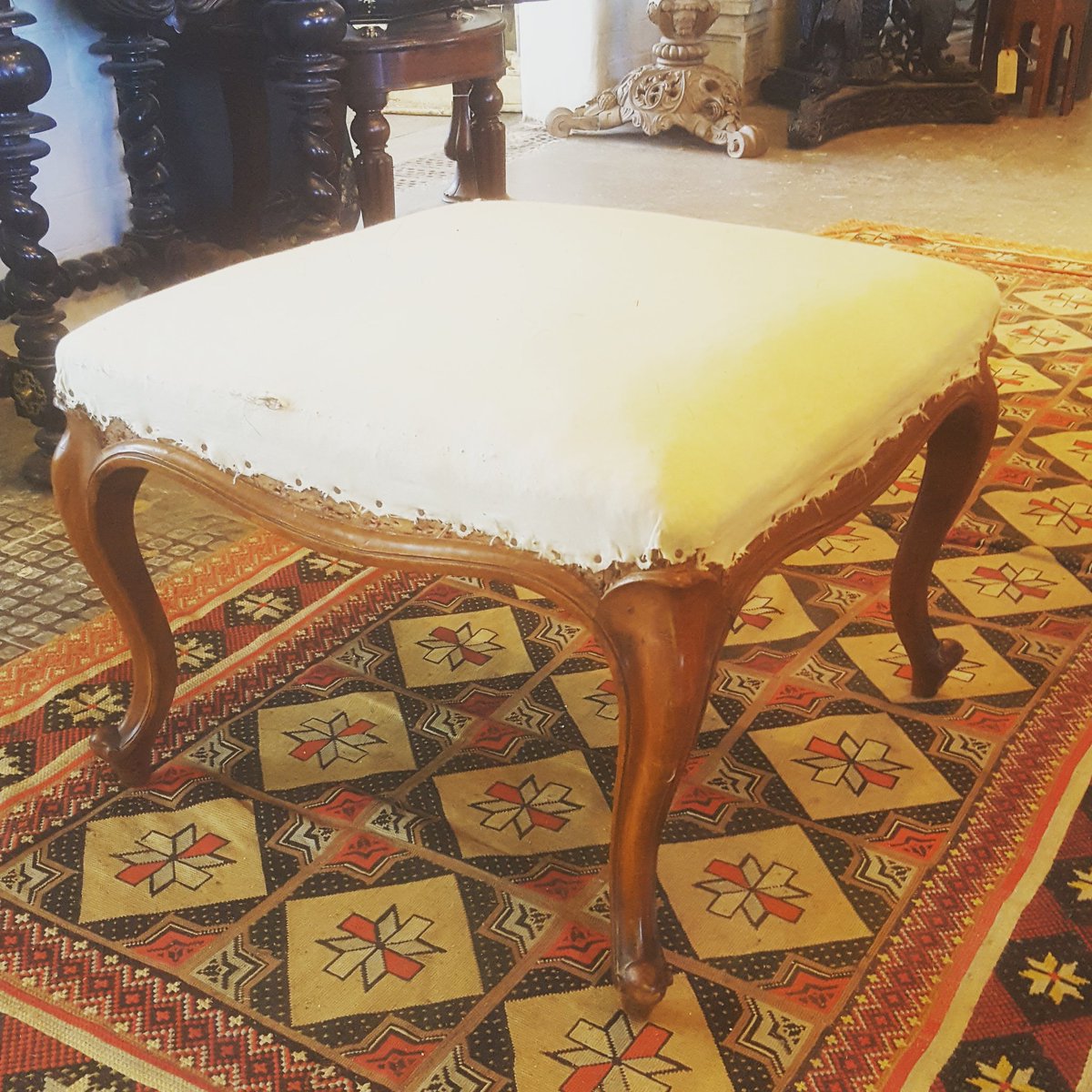 FactorySomerset's tweet photo. Fresh in! A Cabriole leg stool. Email info@thefactorysomerset.com for more info!
#antique #antiques #stool #decorativeantiques #decorative https://t.co/GhWVURbZSF