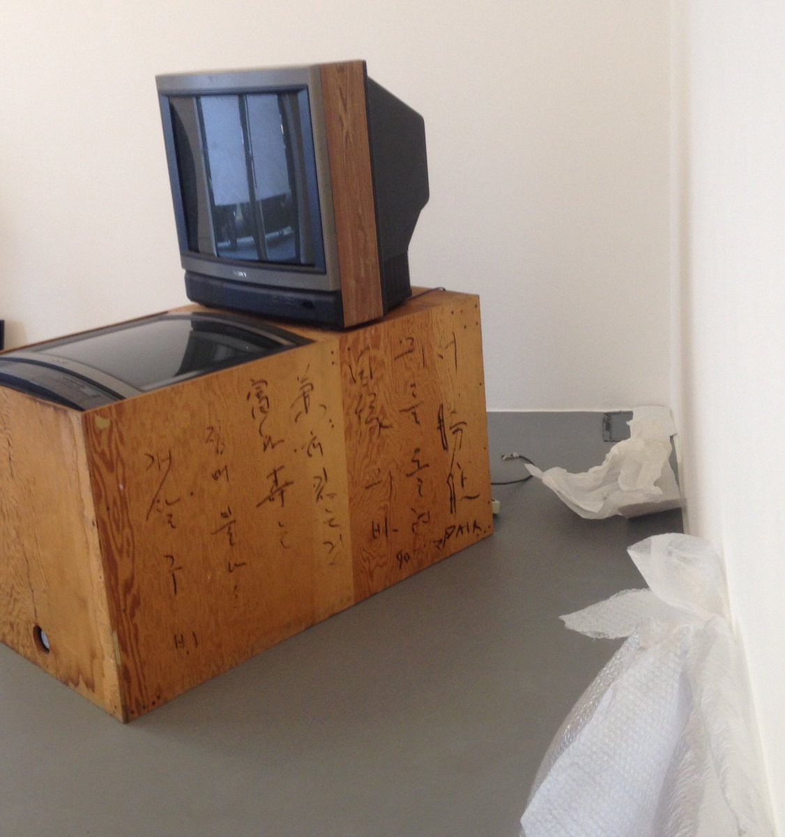 aldo_spinelli's tweet photo. Partiture visive
allestimento alla Galleria Bianconi
@NamJunePaikArt #fluxus @artribune @diconodioggi @superfluido @carlo_spinelli https://t.co/PLNOGWwEEn