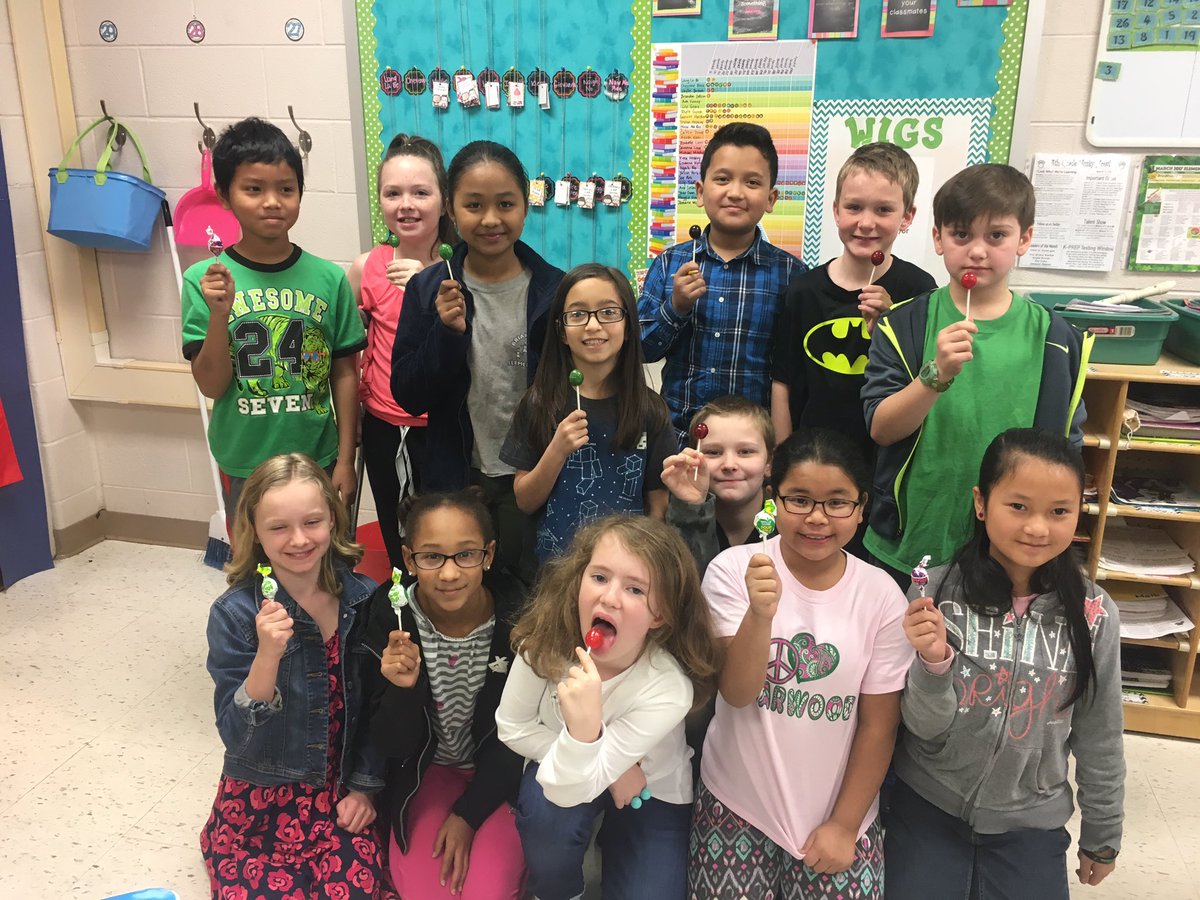 RJohnson_BE's tweet photo. Reading is literally a treat! #read20min #readersareleaders @BriarwoodES https://t.co/jpy8fo9PhH