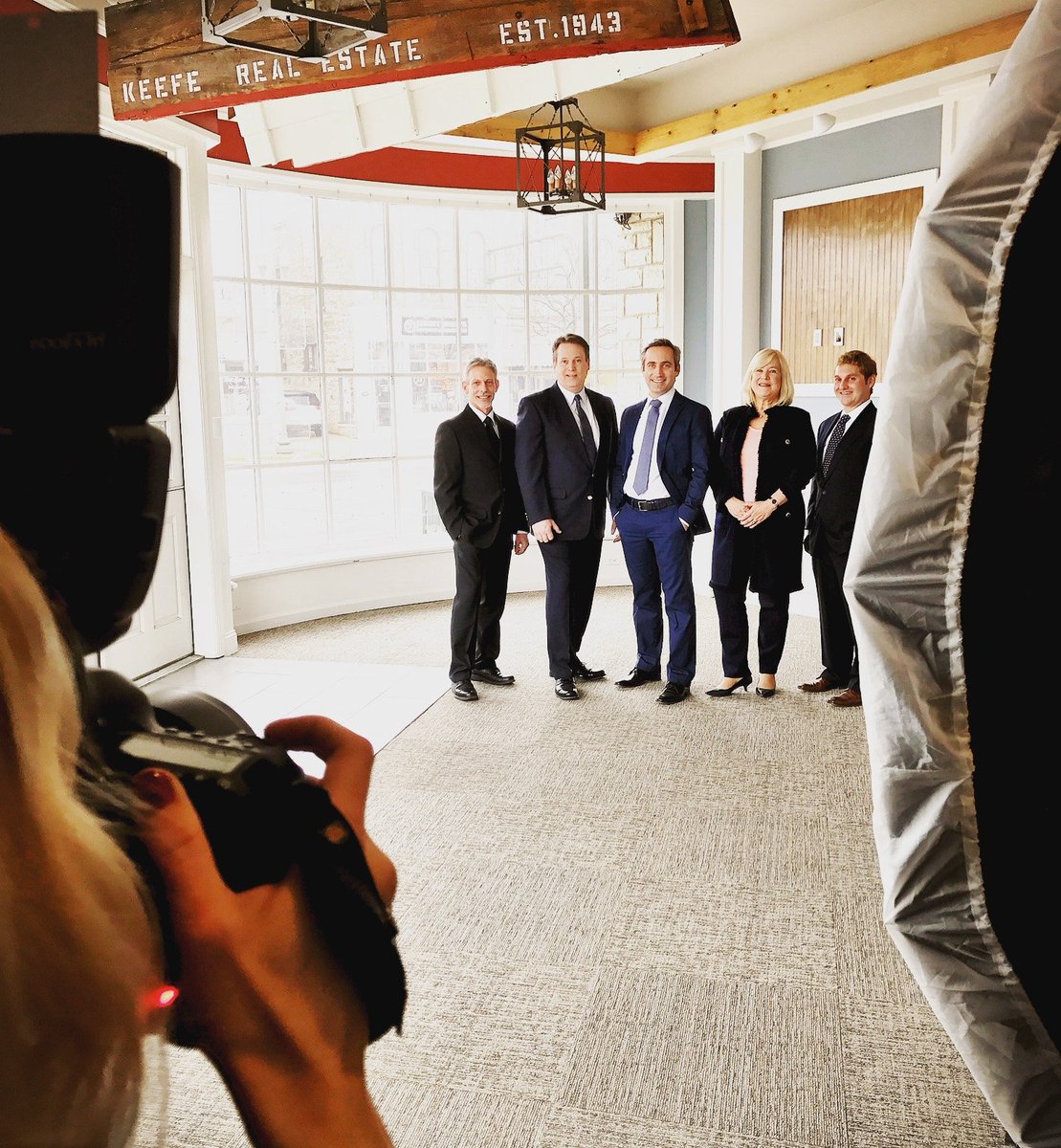 LakeAndCo's tweet photo. BEHIND THE SCENES | Capturing a group of pretty great people #L&amp;CSpring2017 https://t.co/2MaXwLY1c6