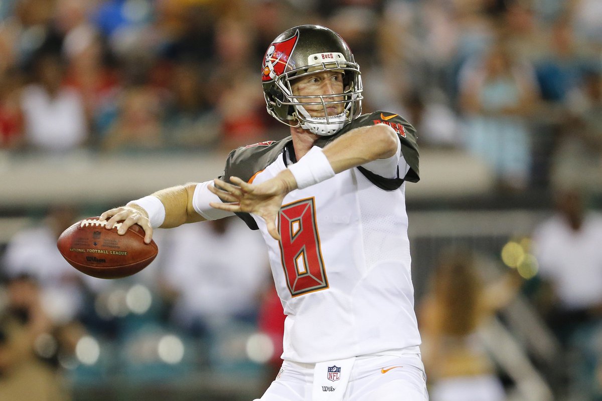 BleacherReport's tweet photo. Mike Glennon signs with Bears for three-years, $45 million, per @AdamSchefter https://t.co/m7UdCRZ5jh