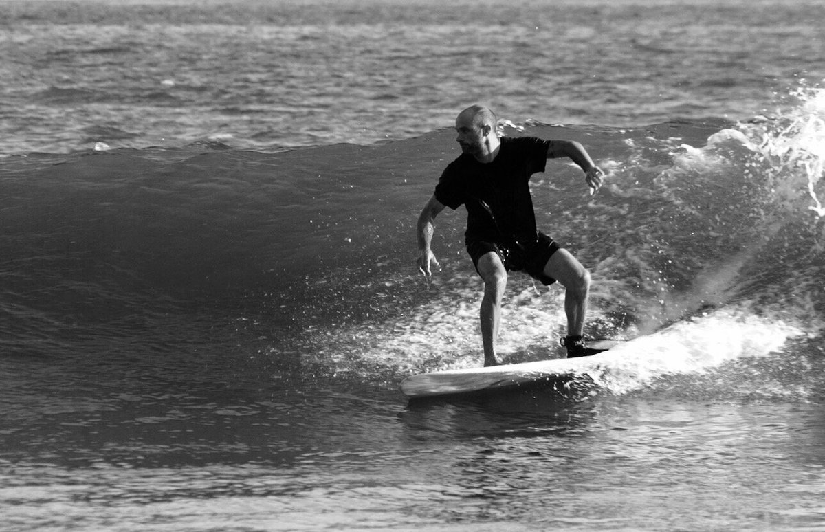 thecreative_net's tweet photo. @dizydiaz utiliza el surf para unir sus dos PASIONES: el mar y la moda. ¿Cómo? Entra en > https://t.co/DKc4Y5UMIU https://t.co/U0lYD0jAfO