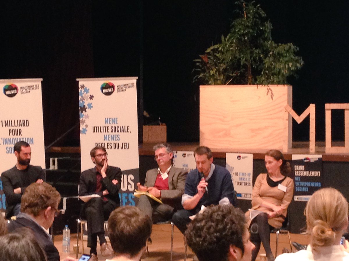 " ns souhaitons que les appels d'offres incluent des clauses sociales et environnementales" #noussommesdemain @Mouves_ES #socEnt