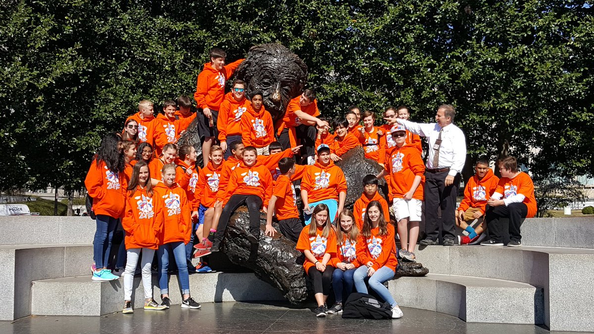 Bus 3 at Einstein #dcmavs2017 @dcmavs2017 #photoswithalbert #youngscholars Thanks Mr. Paul!