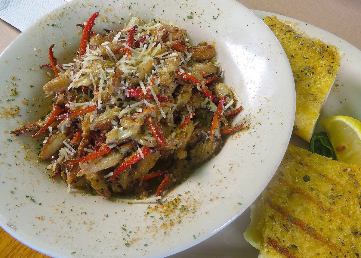 VISITFLORIDA's tweet photo. Pinch us, it's #NationalCrabMeatDay. What's your favorite kind crab? https://t.co/P3yjY4zMbY #LoveFL https://t.co/KBxLYywGIw