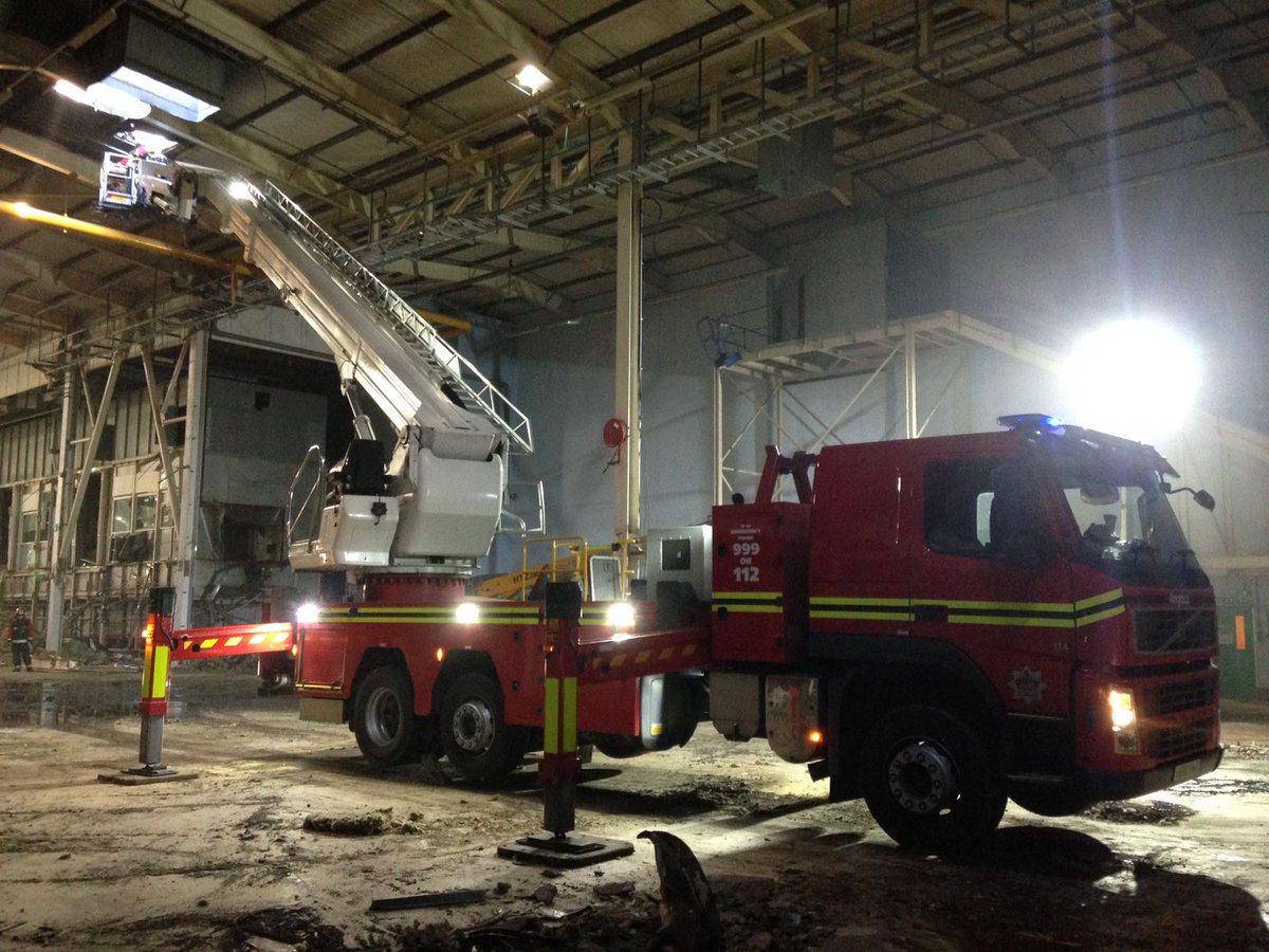WMFSHighgate's tweet photo. Not everyday you have to pitch the HP indoors ! #difficultpitch #RTB #operationalexcellence https://t.co/xB2OCvYq60