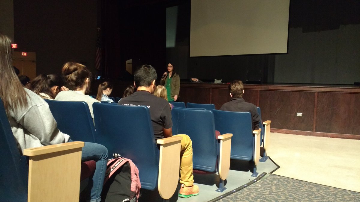 Mdownt's tweet photo. Thank you @lindseymorris38 from @AxialHealthcare for speaking with our 8th graders about Data Analytics. #59percent #growMaury https://t.co/rkzJjOn9Uf