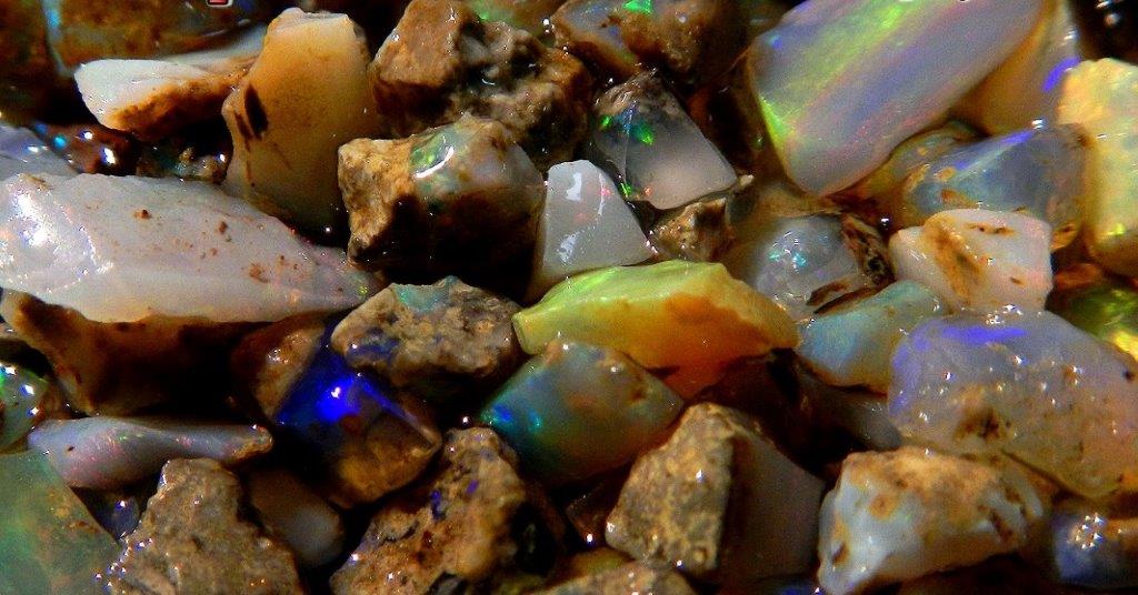 Slovakia_opal's tweet photo. Look what we found under the ground in the Slovak opal mine. Little treasure. https://t.co/phxn7tGOzk