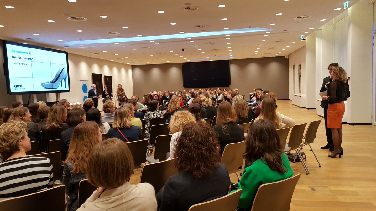 AMweb_nl's tweet photo. Bianca Tetteroo @btetteroo @achmea oogst bewondering met haar verkiezing tot Nederlandse verzekeringstopvrouw 2017 #amweb #amvrouwen https://t.co/zE52cR6PF8