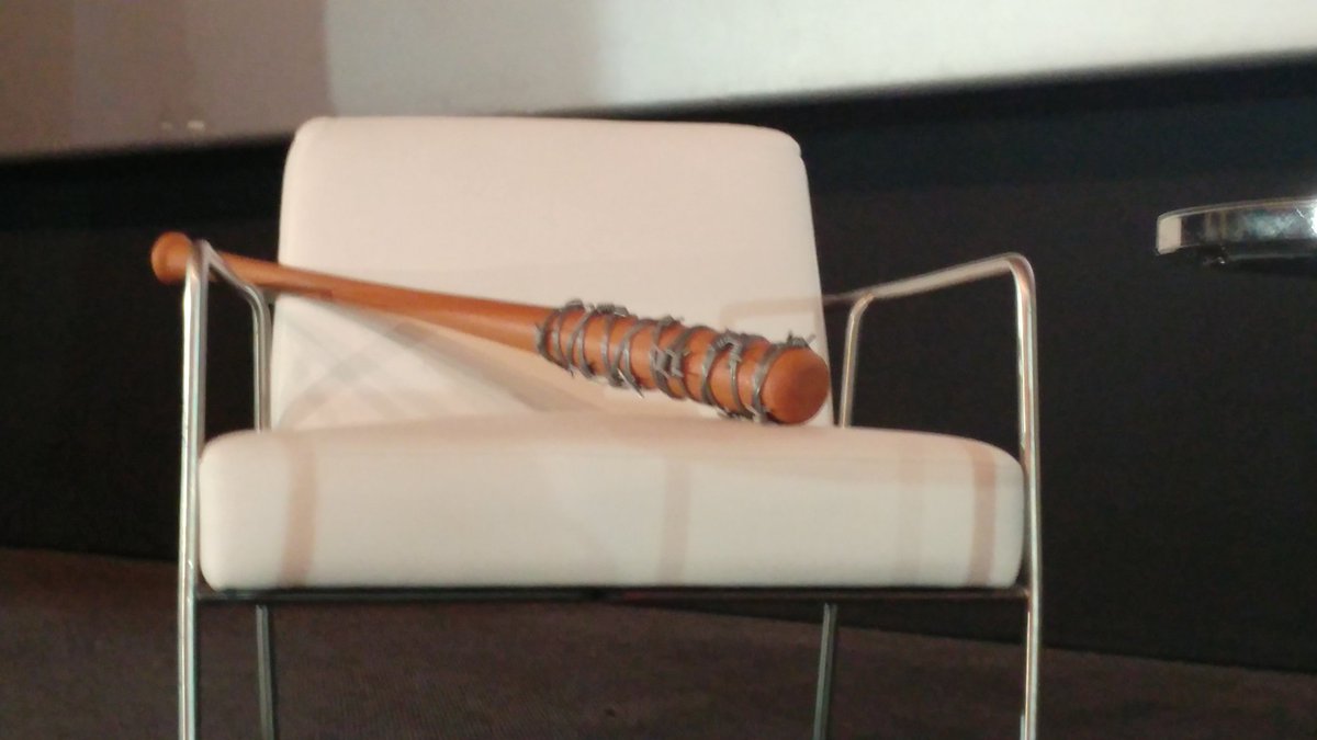 Hotarubi86's tweet photo. Lucille ya está aquí @TWD_SPAIN #twdeurotour #twdfanevent https://t.co/8UbWKStxbG