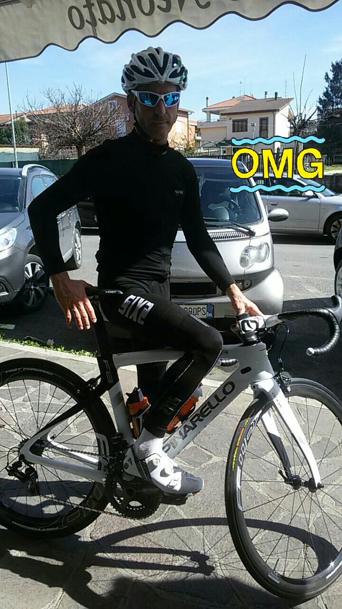 CZanetti08's tweet photo. Anno nuovo bici nuova #pinarello #campagnolo #superrecordeps #elettronico https://t.co/D1Krwkvv35