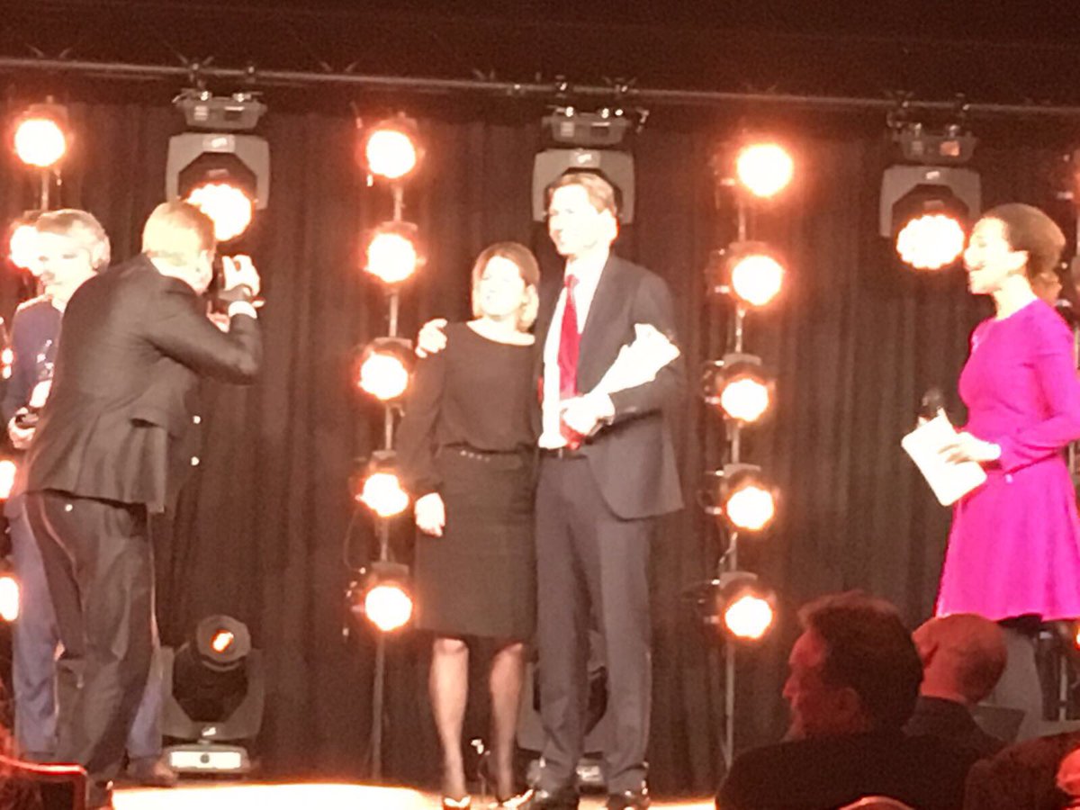 Hans Peters <a href="/nl_online/">Ultra Online NL</a> is commercieel directeur van het jaar. Van harte! #salesevent2017 <a href="/SMA_Sales/">SMA</a>