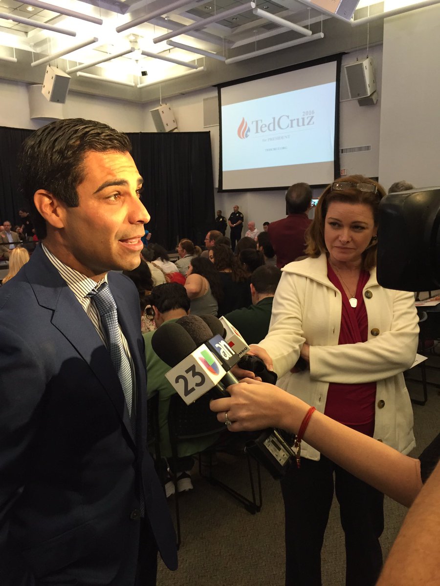 BurgosGOP's tweet photo. #tbt. A year ago today, a little "bracketing" gamesmanship in Miami w/the fearless @FrancisSuarez. #teammarco #theinfiltration https://t.co/22TOpzySnR
