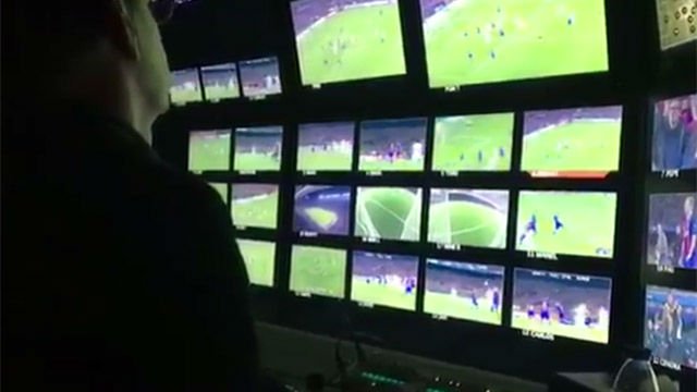 sport's tweet photo. #FCB | ESPECTACULAR: Así fue la realización del gol de Sergi Roberto desde dentro https://t.co/zTG024US44 https://t.co/glERO1Oo2f