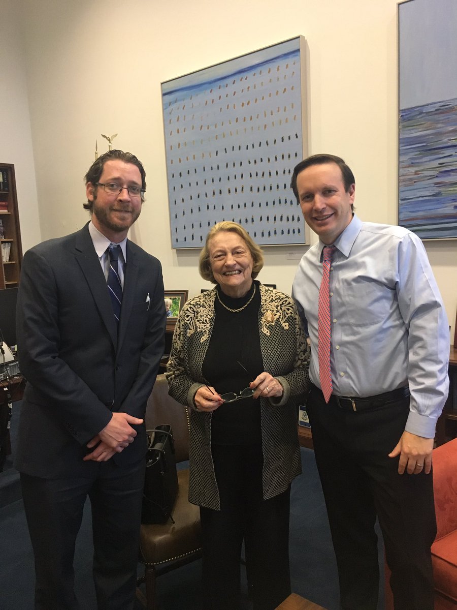 OxfamAmerica's tweet photo. We agree with @ChrisMurphyCT that we need to take immediate action to make #RefugeesWelcome https://t.co/cD7yP9WIEn