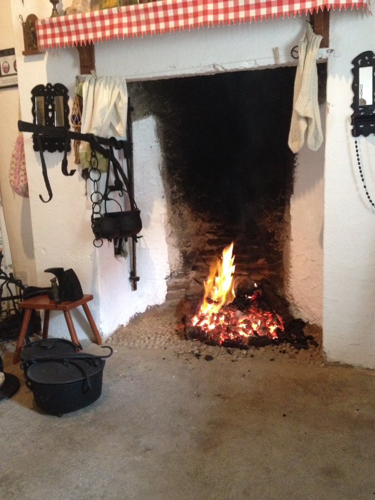 IrishFoodGuide's tweet photo. Delighted to be the 1st guests of 2017 to visit Glencolmcille Folk Village, their 50th Anniversary #wildatlanticway https://t.co/zuPyWrnuo6