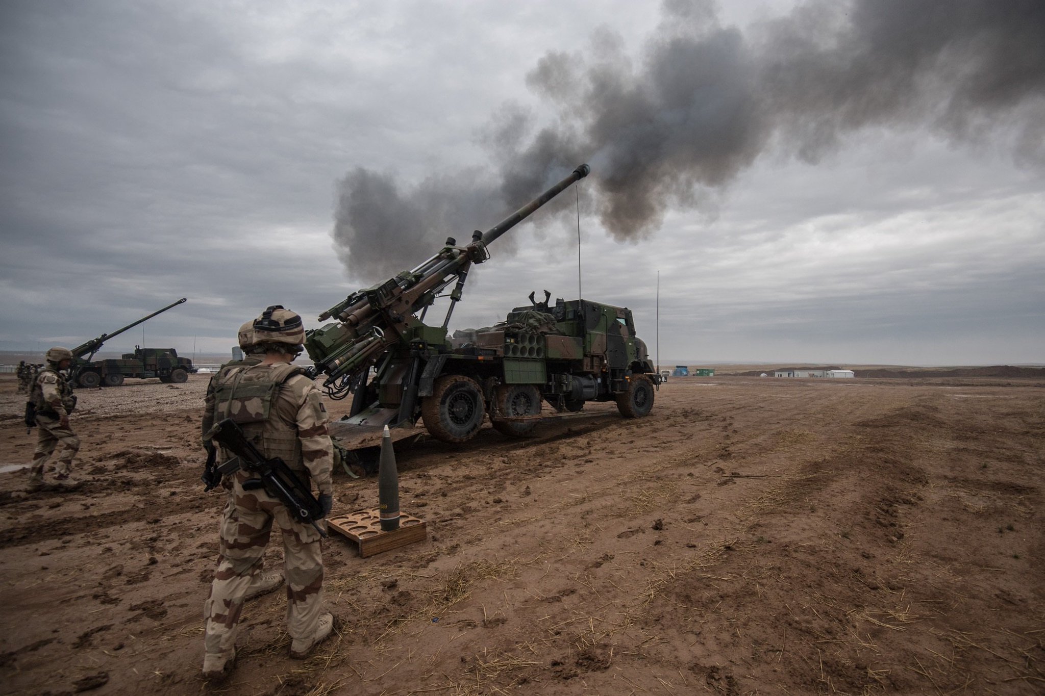 armée de terre C6fd9WuXQAIGgJi