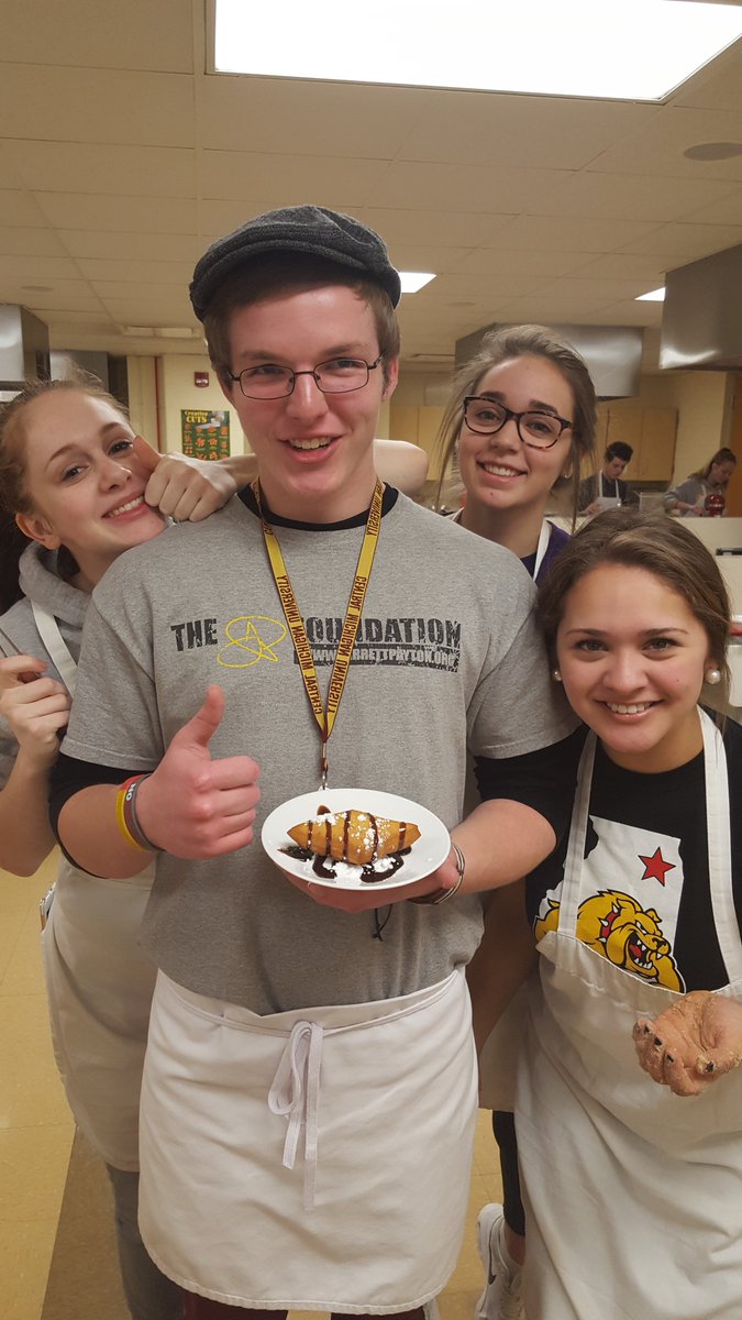 MissSavitski's tweet photo. Culinary Arts II used a new method of baking today: Frying. #beignets4days #yeastbreadunit π© https://t.co/5Ud9vqtcWL