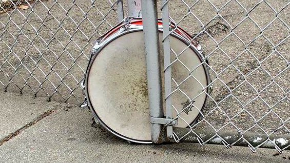 ProducerTweets's tweet photo. This is what happens when you tell the intern to "gate the snare". Dumbass. https://t.co/quHgEk85U8