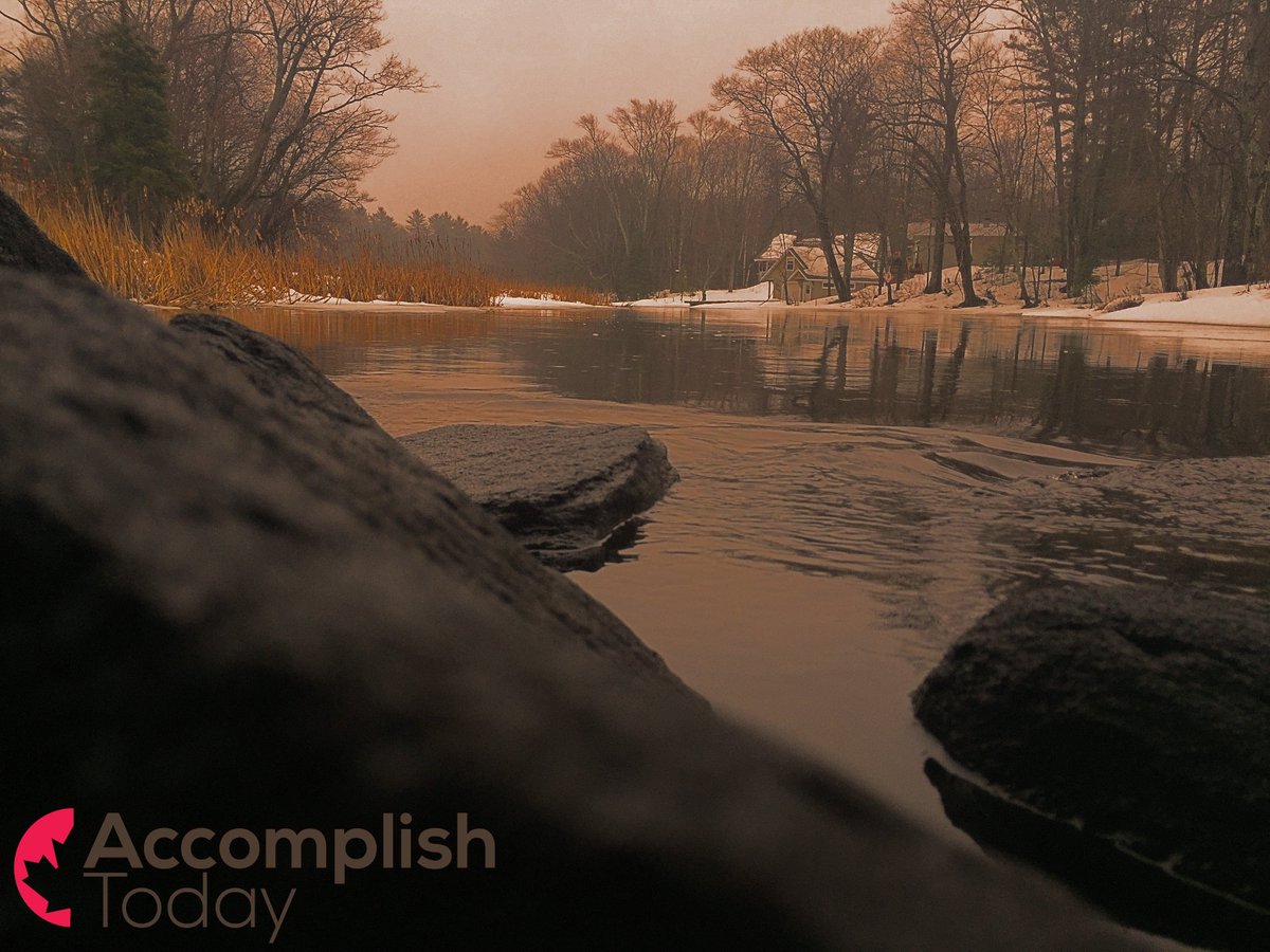 AccomplishFund's tweet photo. "A Leader is one who KNOWS the way, GOES the way and SHOWS the way."
~ John C. Maxwell
#ThursdayThoughts https://t.co/DMDrU7Ydbg