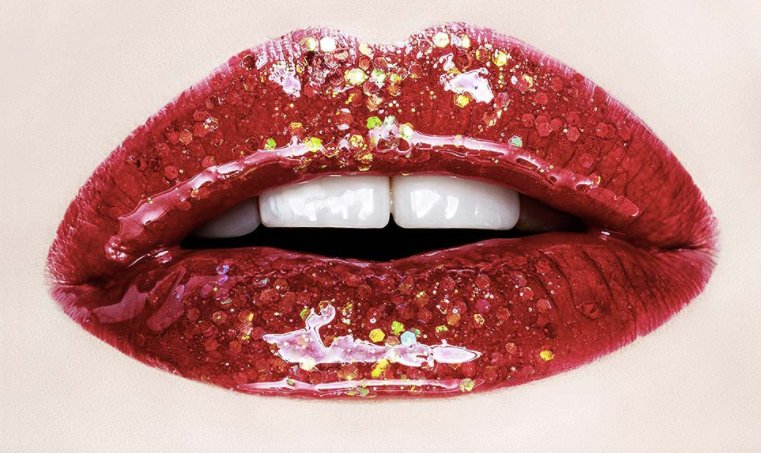 AgenceST's tweet photo. #BEAUTÉ Pratiquez-vous le lip art? #crystallips #lipdrip #snakelips https://t.co/MavokTBH4O https://t.co/NOEBxi2ZTX