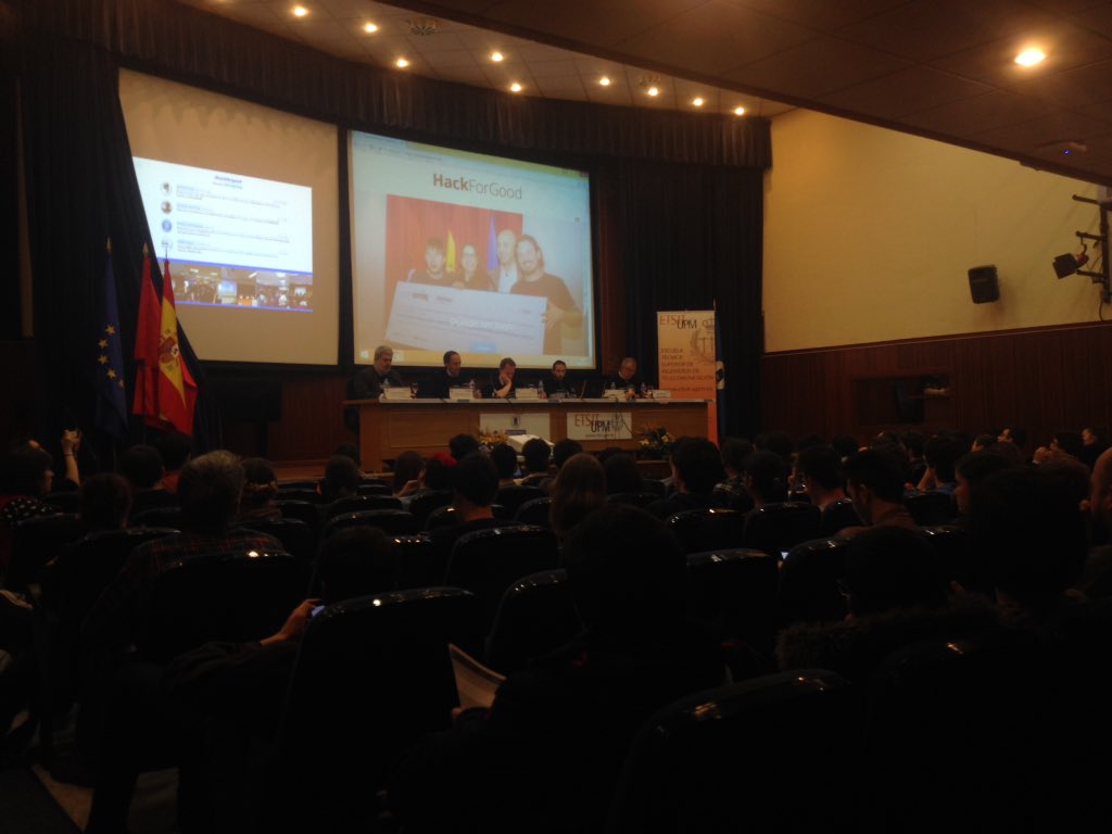 mariana8ps's tweet image. Y empezamos la @Hack_ForGood Madrid ;)