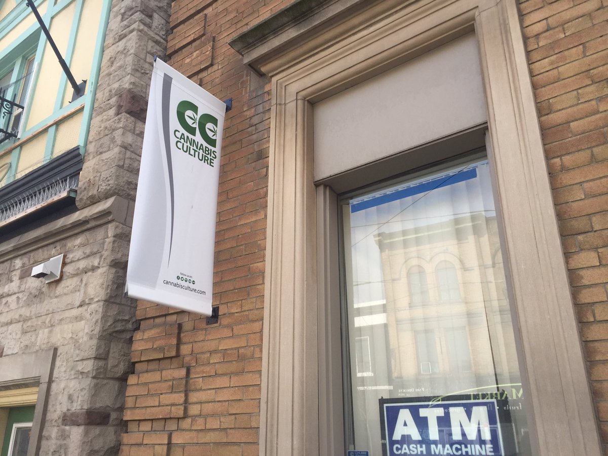 MaryamSun1's tweet photo. Toronto Police presence at Cannabis Culture on Queen St just east of Broadview Ave https://t.co/Kbunf4Rmjj