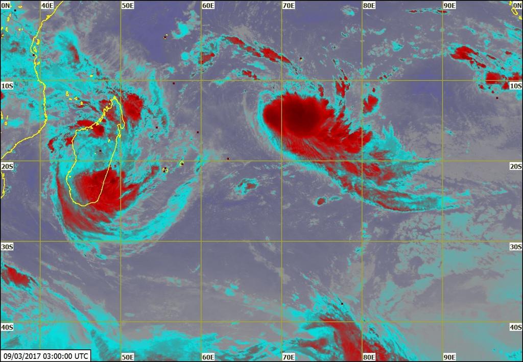 meuniergilbert1's tweet photo. Just after the passage of Enawo cyclone, we getting ready for another one approaching at a speed of 15km https://t.co/cslUCBwcA4