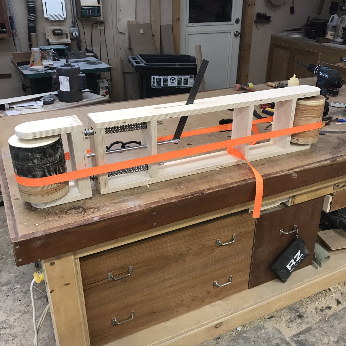 JustinDiPalma's tweet photo. I started to build a edge sander.  #woodworking #makeyourown https://t.co/RDfXfHNC5G