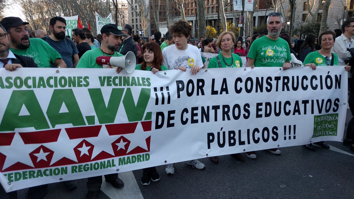 La <a href="/FRAVM/">Federación Vecinal de Madrid</a> a través de su Comisión de Educación participando en la manifestación en el día de la #HuelgaGeneralEducativa