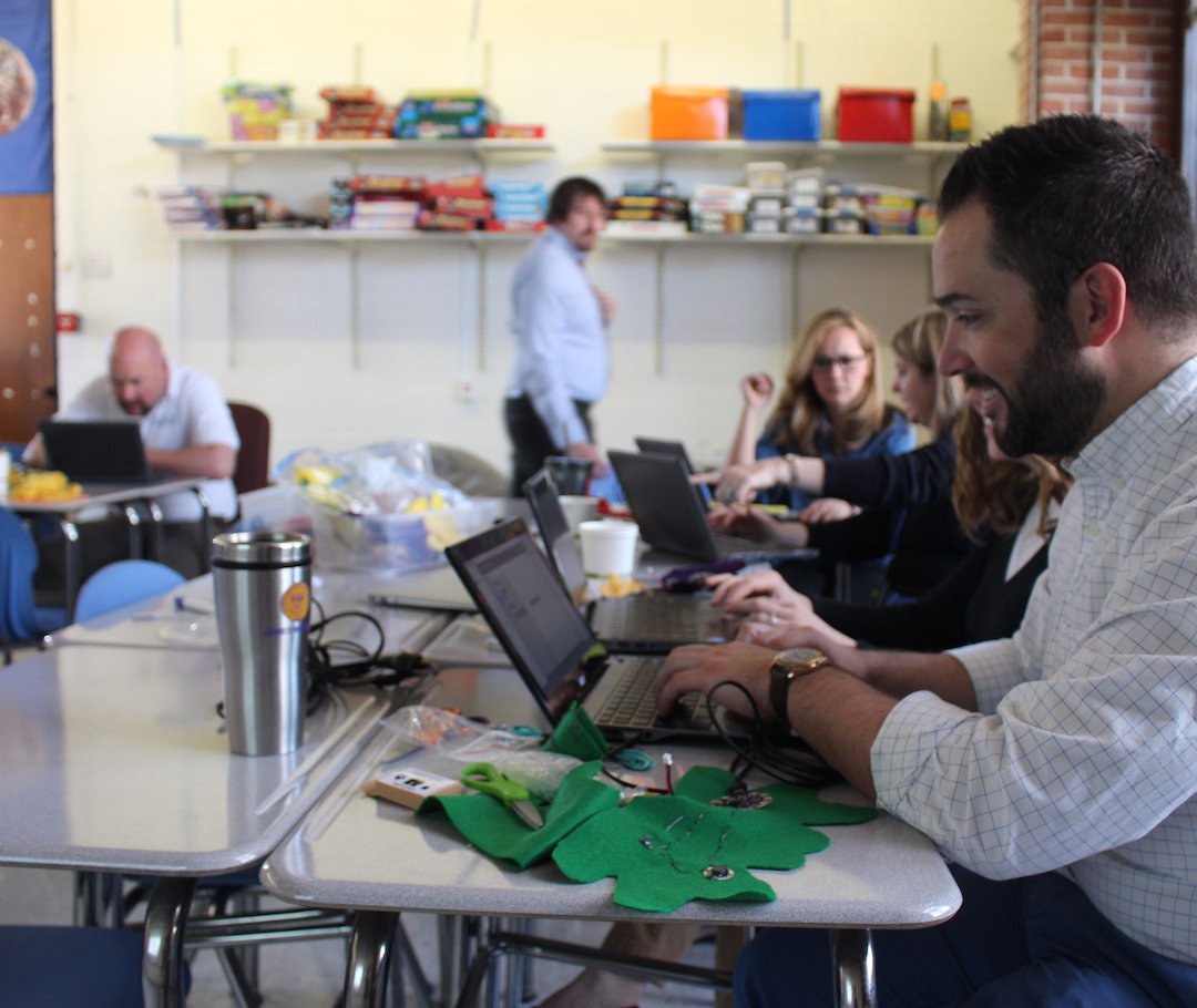 LangleyLeopards's tweet photo. Fourth Grade Team came together today to code the @arduino using #blocklyduino. #ProfessionalDevelopment #TeachersTraining @MrLands https://t.co/m2m2kxXjkf