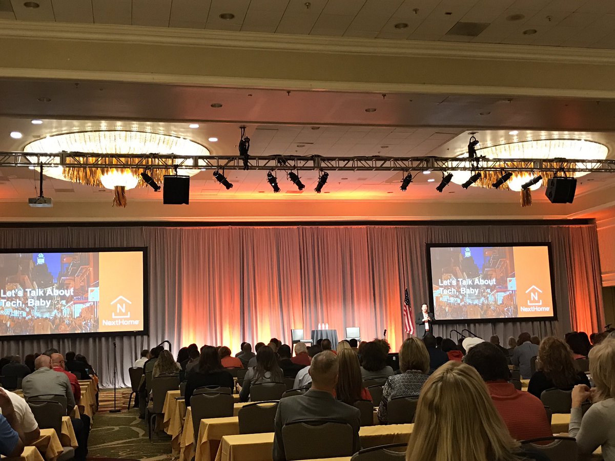 AlicePakSF's tweet photo. Hey @robhahn! @nexthomere #next2017 https://t.co/UOGhjaCPeN