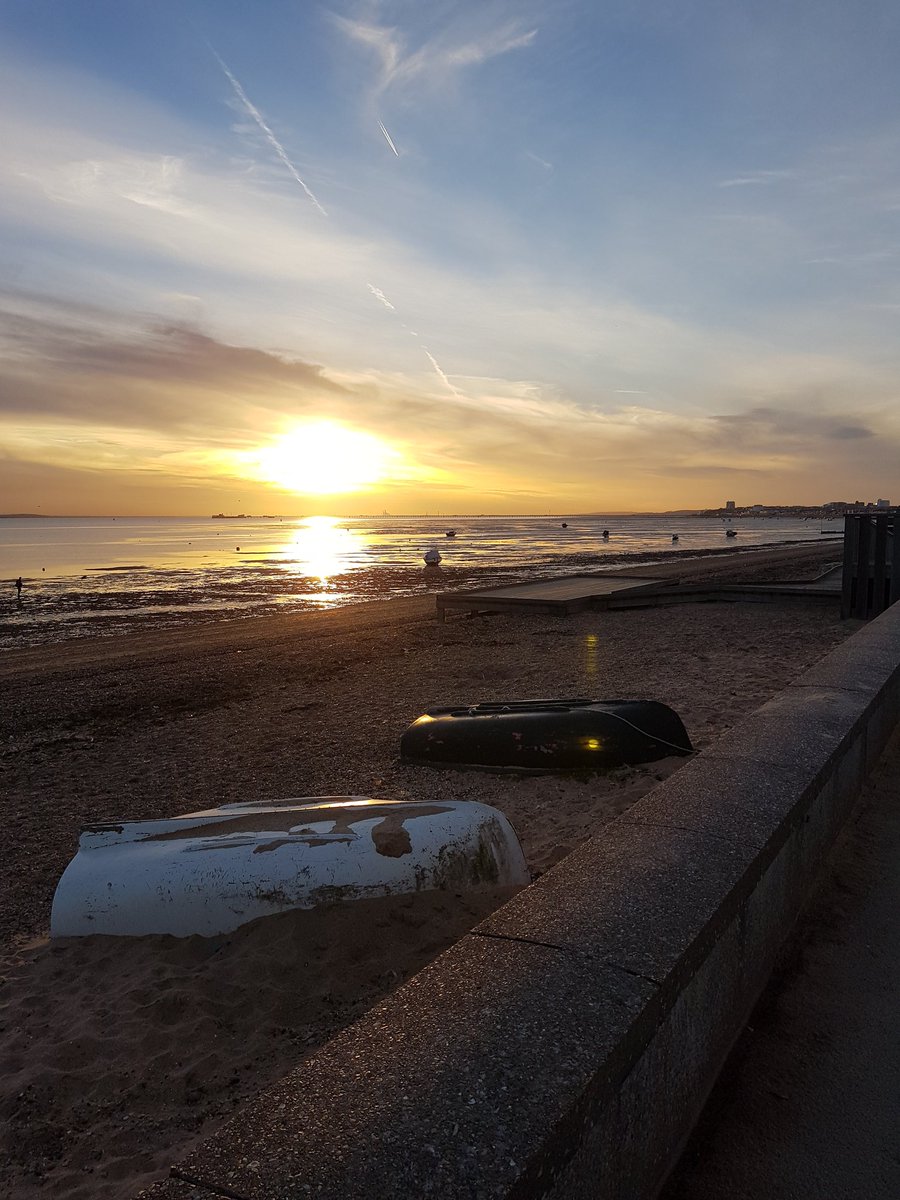 Quick run after a long day travelling before cracking on again..nothing better than a bit of fresh sea air #WorkLifeBalance #Southend