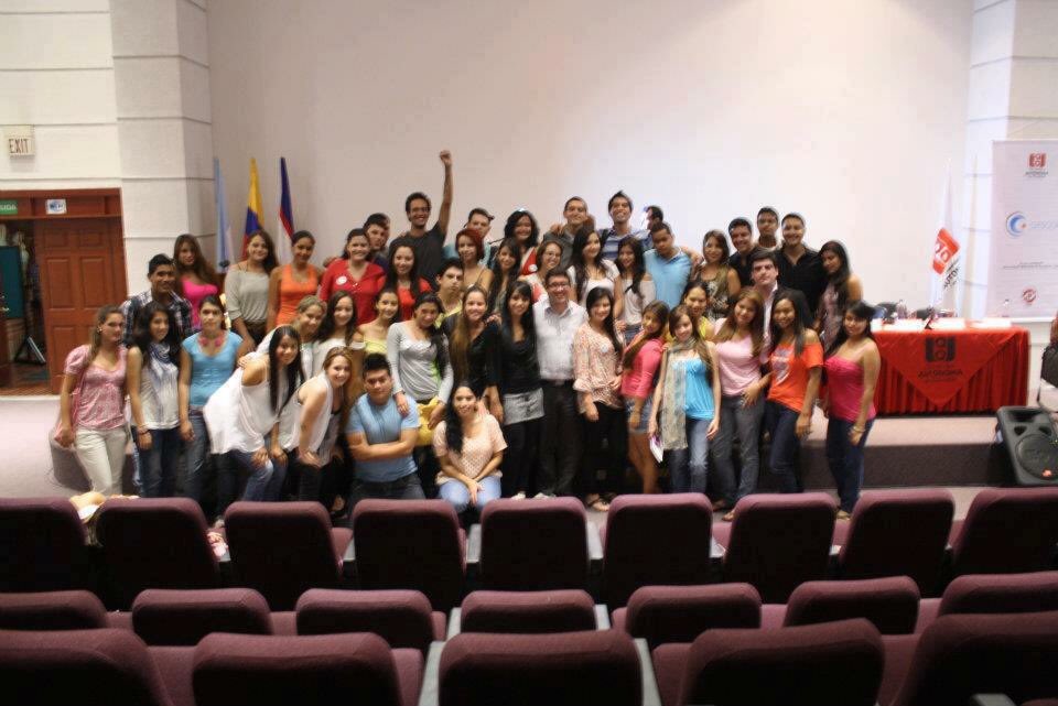 MariaE22's tweet photo. ¡Mira @Solano! Esto nos lo recuerda hoy Facebook. Hace 5 años, celebrando los 3 años del @grupogescom 😍😍😍 https://t.co/iyv7c7U0Bb