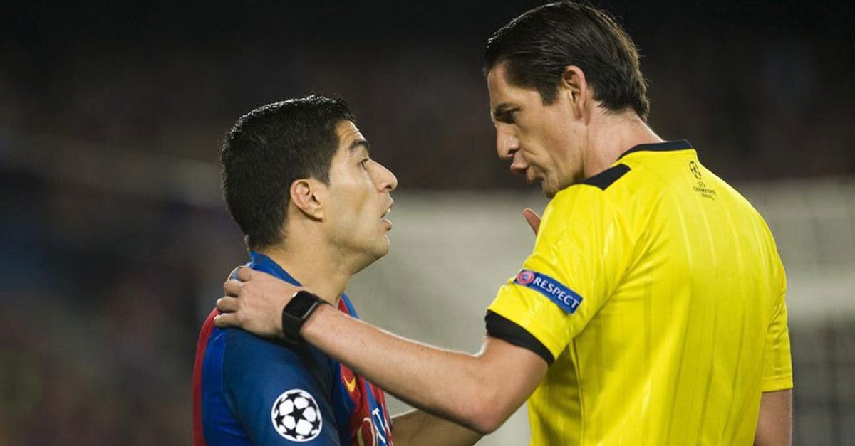 Footballogue's tweet photo. [#LDC🏆] Selon Marca, l'arbitre de Barcelone-PSG sera sanctionné par l'UEFA et n'arbitrera plus un match européen cette saison. https://t.co/EFs6yNNU6V