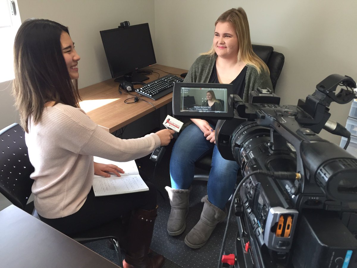 fureteuse_fr's tweet photo. En tournage à Kenaston hier pour Jeune Info. Melanie Pudifin-Laverty est une excellente journaliste! #fureteuse https://t.co/3jVweXvp3s